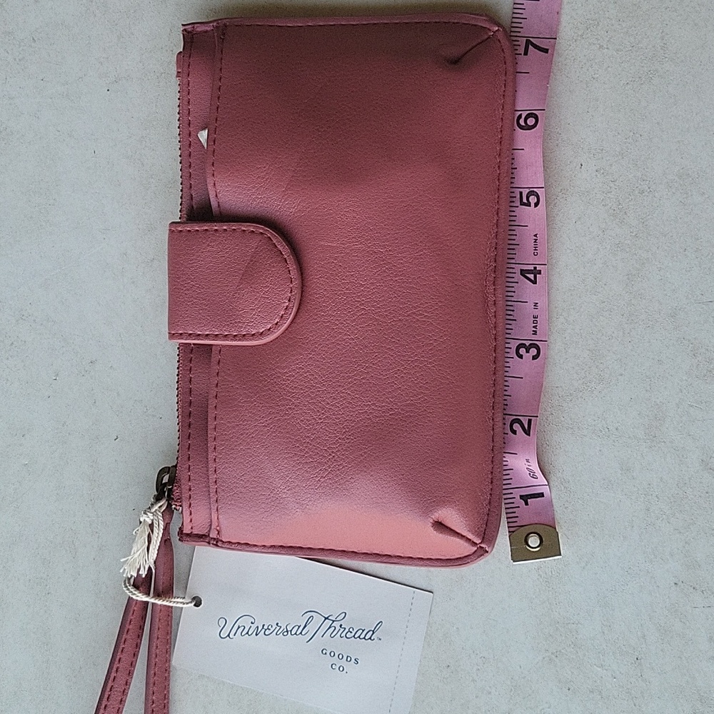 NWT Universal Threads Wristlet